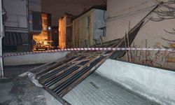 Denizli'de fırtına ağaçları devirdi, çatıları uçurdu