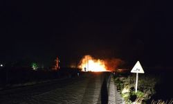 Fırtına elektrik tellerini kopardı, çıkan yangın büyümeden söndürüldü