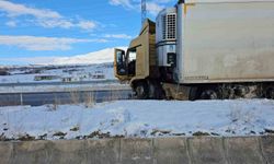 İran'dan Mersin'e karpuz taşıyan tır kaza yaptı: 1 yaralı