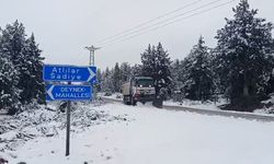 Mersin Büyükşehir Belediyesi ekiplerinden gece gündüz karla mücadele ediyor