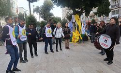 Mersin’de KESK, halaylar eşliğinde iş bıraktı