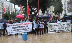 Emeklilerden, 20 bin TL olan emekli maaşına yağmur altında tepki