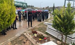 Mersin'de hayatını kaybeden keman sanatçısı Laçin Akyol, mezarı başında anıldı