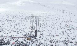 Erciyes'te hafta sonu pistler kayakçılarla doldu