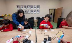 Mersin'de çocuk kampüsünde çocuklar hem eğleniyor, hem de öğreniyor