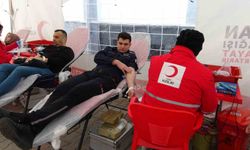 Mersin'de kan veren itfaiye erleri öğrencilerden alkış aldı