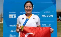 Milli yüzücü Bengisu Avcı'dan, Abu Dhabi'de dünya şampiyonluğu