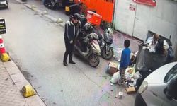Soğukta üşüyen çocuğa ceketini çıkarıp veren kurye kameraya yansıdı