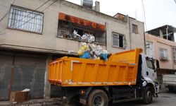 Toroslar Belediyesi, bir evden 8 ton atık çıkardı