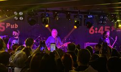 Bulutsuzluk Özlemi, Mersin’de 6:45 Pub Sahnesinde Coşkuyla Rock Gecesi Yaşattı