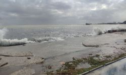 Mersin’de deniz karayla birleşti