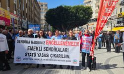 Emekliler hakları için Tarsus’ta sokağa indi