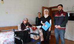 Toroslar Belediyesi tekerlekli sandalye ve engelli pusetlerini ihtiyaç sahiplerine ulaştırdı