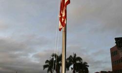 ABD bayrağı, Karakas'taki ABD büyükelçiliğinde 7 yıl aradan sonra ilk kez yeniden göndere çekildi