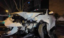Caddebostan'da makas atan sürücü lüks araca çarpıp kaçtı