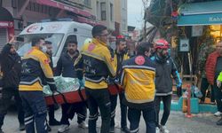 Fatihte 3 katlı binada yangın çıktı: 1 ölü 7 yaralı