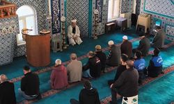 Genç hafızlar Ramazan'da camilerde mukabele okuyor