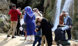 Girlevik Şelalesi'ne bayramda ziyaretçi akını