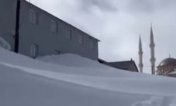 Gümüşhane'nin yaylalarında kar kalınlığı evlerin boyuna ulaştı