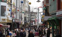 İzmit sokaklarında bayram alışverişi hareketliliği: Adım atacak yer kalmadı