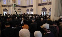 Japonya'daki Tokyo Camii'nde bayram namazı yoğun katılım nedeniyle 5 kez kılındı