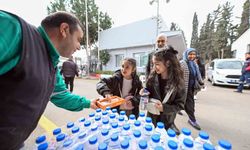 Mersin'de bayramda mezarlıklarda vatandaşlar yalnız bırakılmıyor