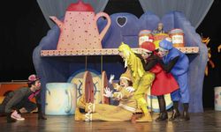 Mersin'de 'Bisküvi Adam' oyunu miniklerle buluştu