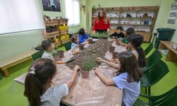 Mersin'de minikler Doğa Atölyesinde toprakla buluşuyor