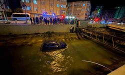 Mersin'de otomobil kanala uçtu, facia ucuz atlatıldı