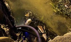 Mersin'de otomobilin çarptığı elektrikli bisiklet kanala düştü: 1 ölü, 1 yaralı