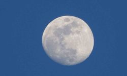 Van Kalesi'nde gökyüzü şöleni: Şişkin ay tarihle buluştu