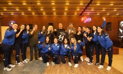 Toroslar’da kadın hentbol takımına moral ve destek gecesi