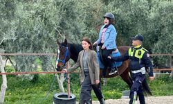 Otizmli çocuklara atla terapi desteği