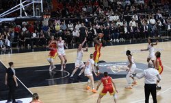 Bakan Bak FIBA Kadınlar Avrupa Kupası'nı kazanan Çimsa ÇBK Mersin'i tebrik etti