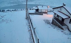 Ankara'da yüksek kesimler ve çevre ilçeler beyaza büründü