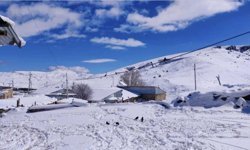 Aşkale'de nisan ayında kar sürprizi: Baharda kar yağışı etkili oldu