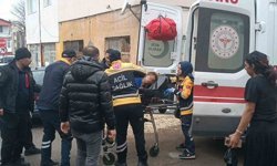 Boşanma aşamasında olduğu eşini dört yerinden bıçaklayıp eve kilitledi