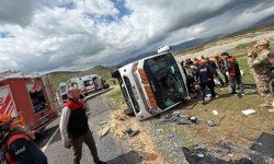 Diyarbakır'da yolcu otobüsü devrildi: 1 ölü, 13 yaralı