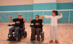 'Engellisiniz' diyenleri evlenerek, 'yapamazsınız' diyenleri zeybek oynayarak susturdular