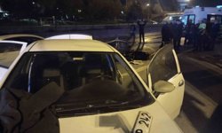 Kadıköy'de emniyet şeridindeki sürücüye otomobil çarptı: 1 ölü