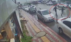 Kuyumcu, çantasına göz diken şahsı yakalayabilmek için metrelerce kovaladı