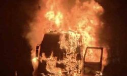 Mersin'de seyir halindeki tır alev alev yandı