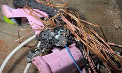 Yanan elektrik kablosu korkuttu