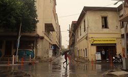 Mersin’de çöl tozu ile beklenen yağış etkili olmaya başladı