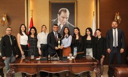 Mersin Barosu Kadın Voleybol Takımı grubunda kupanın sahibi oldu