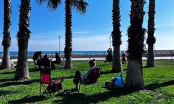 Mersinliler güneşi görünce sahillere akın etti