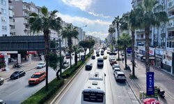 Mersin’de hafta içi yoğunluğunu aratmayan trafik