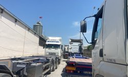 Tır trafiği, esnafı isyan ettirdi: “İş yapamaz hale geldik”