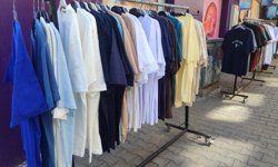 Mersin’de kışlıkların yerini yazlıklar aldı