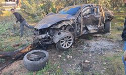 Hurdaya dönen araçtan yaralı kurtuldu